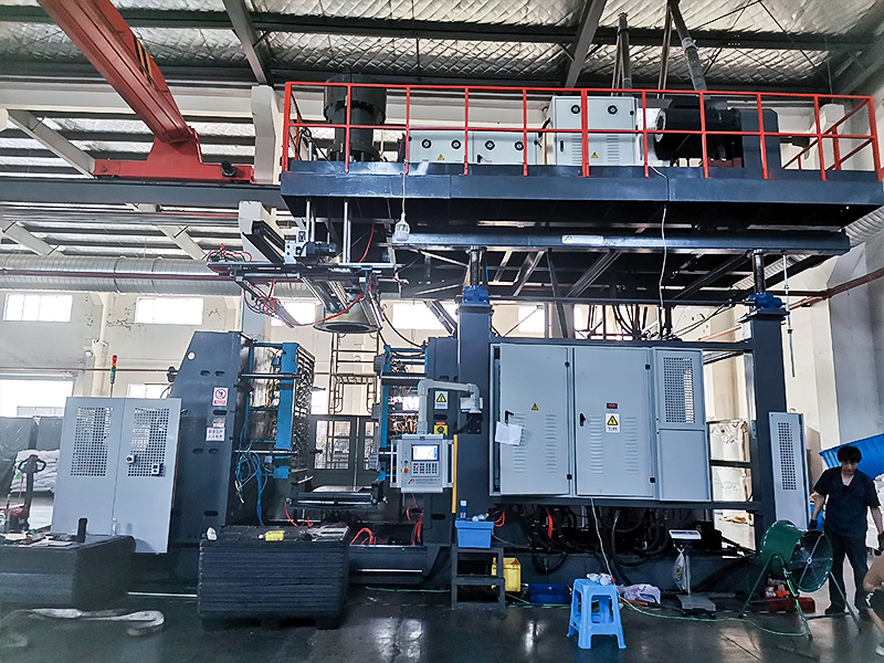 Customer Site of Pallet And Roof Series Blow Molding Machine